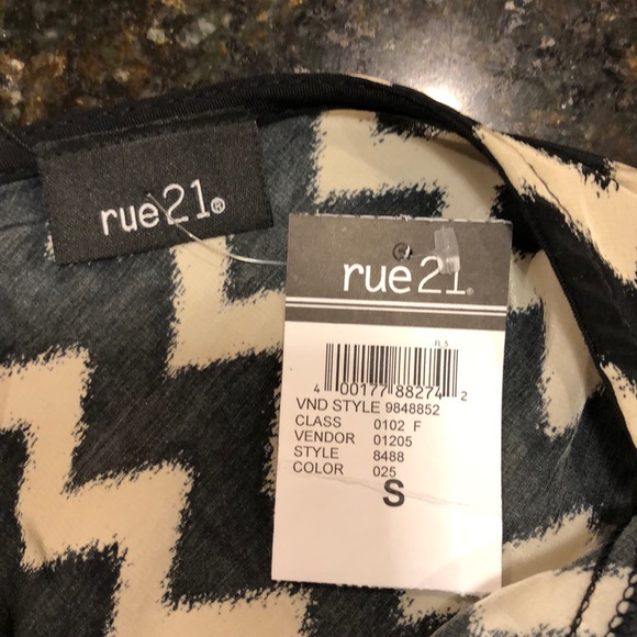 Rue21 Chevron Dress - Size Small - NWT - Picture 4 of 4